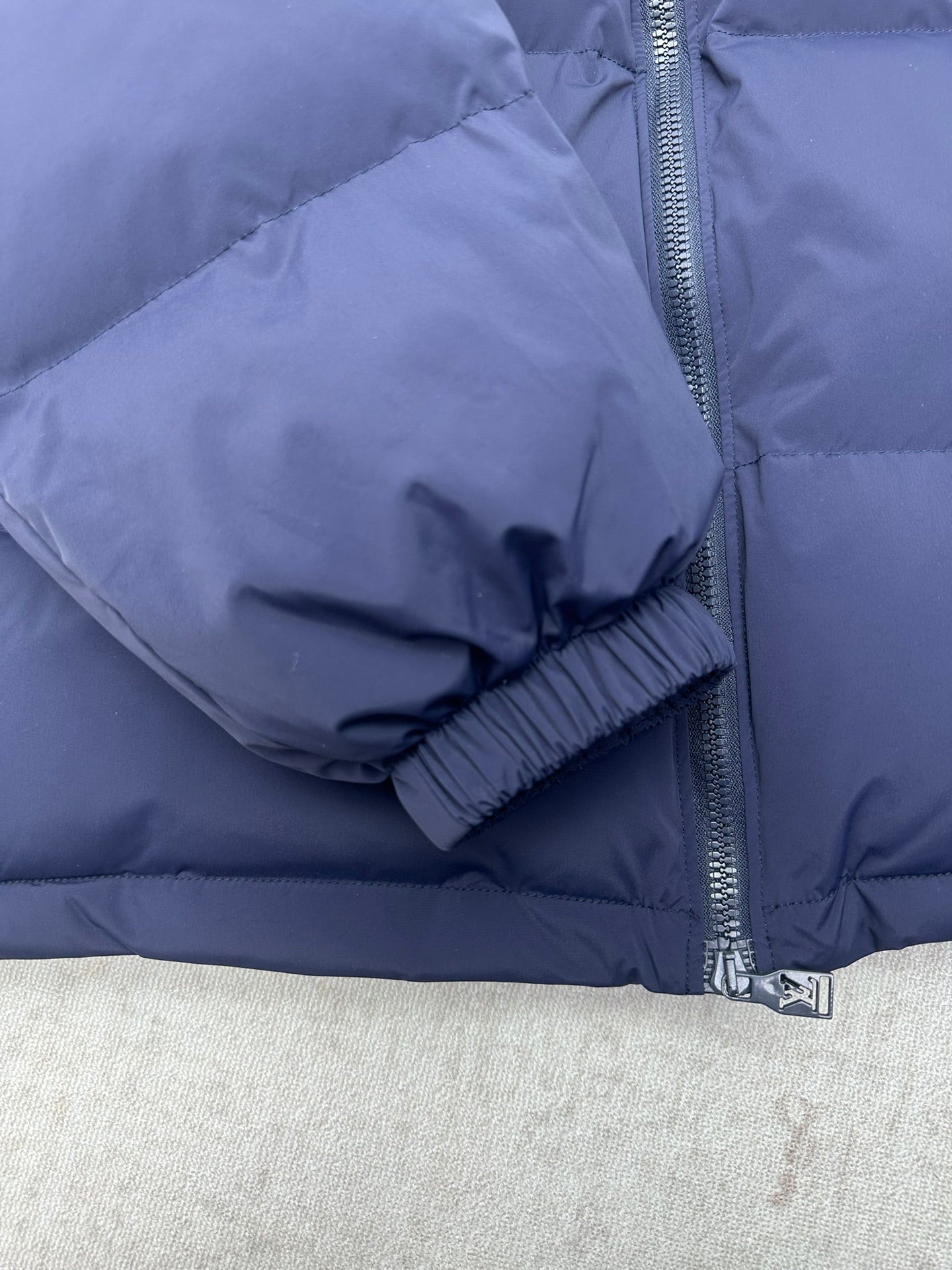 Puffer jacket sleeve cuff and zippered pocket, dark blue