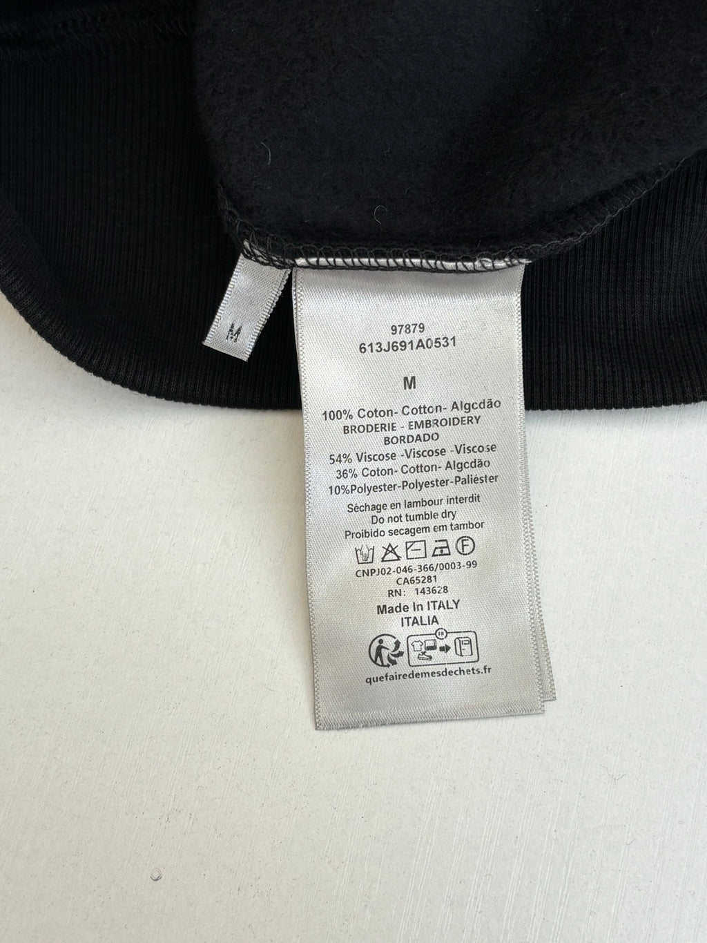 Long-sleeve sweatshirt care label with size and fabric composition