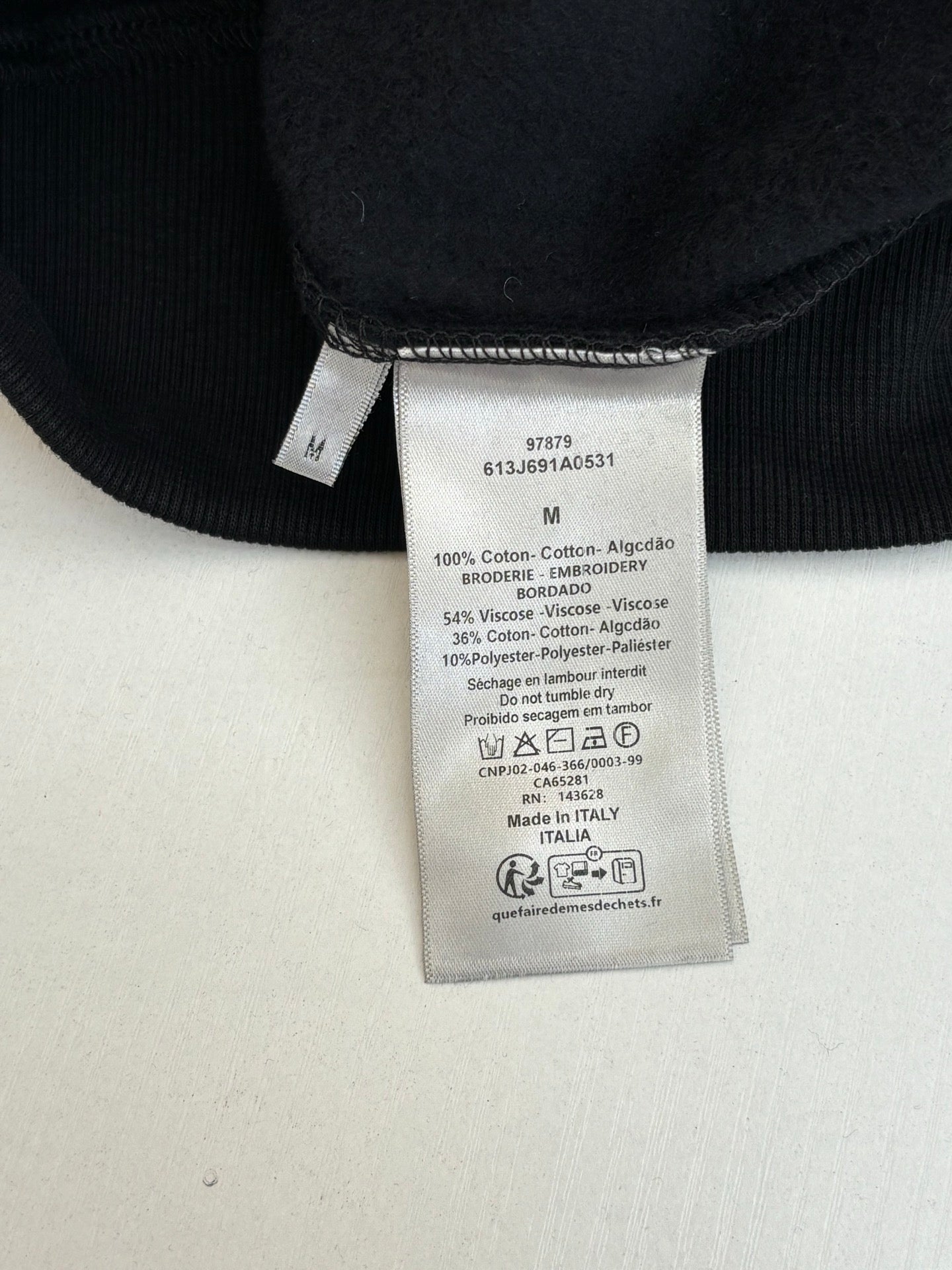 Long-sleeve sweatshirt care label with size and fabric composition