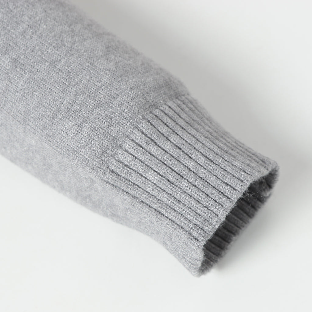 Heather gray ribbed cuff knit sleeve end