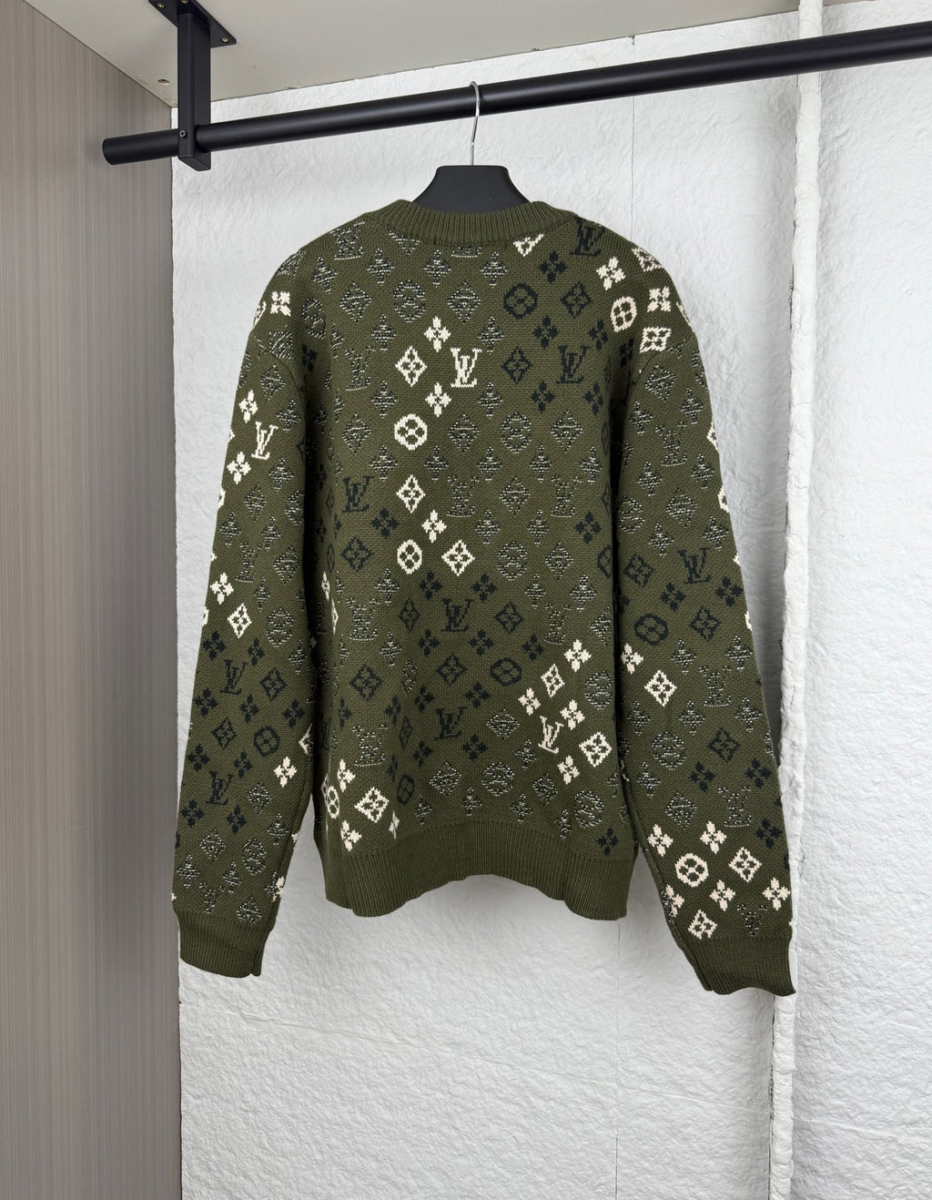 Green knit sweater with monogram pattern, crew neck, long sleeves