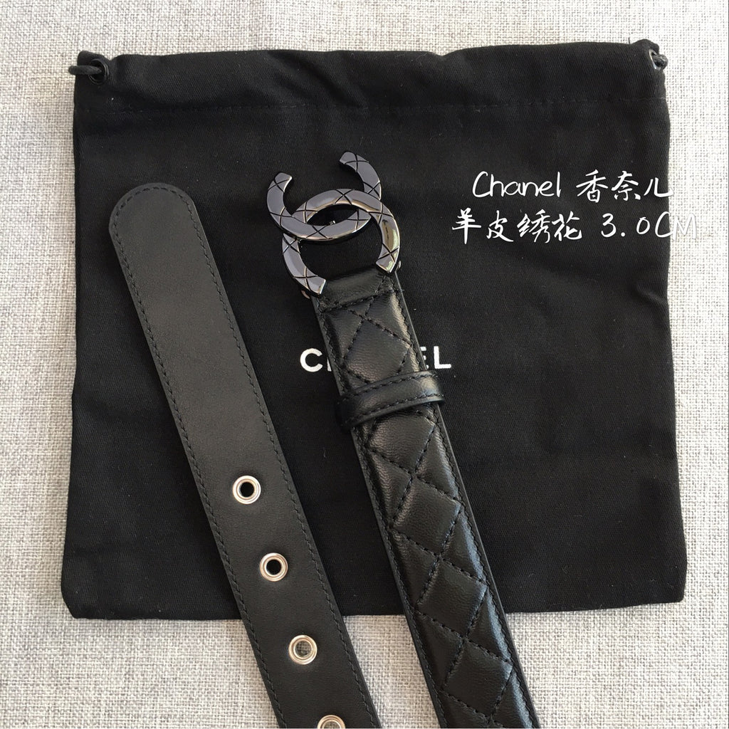 Black quilted leather belt with metal buckle and drawstring storage pouch
