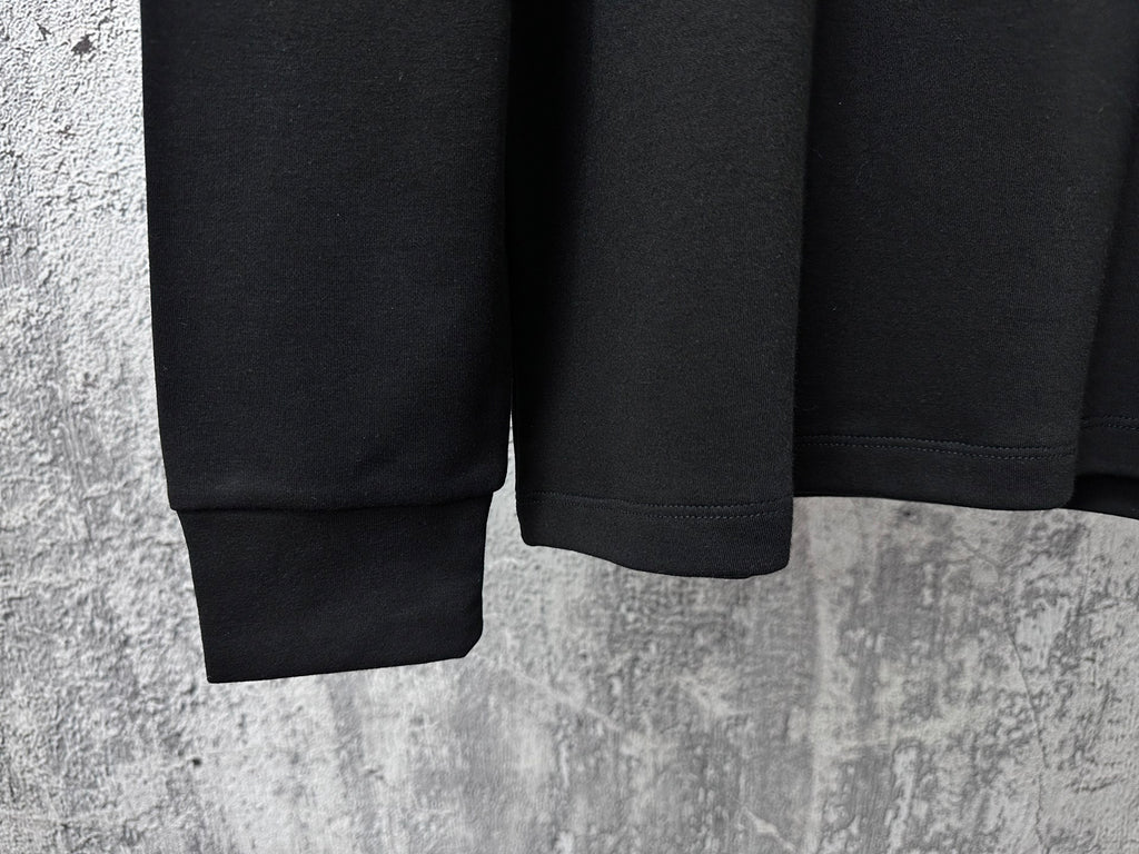 Black sweatshirt hem and ribbed cuffs detail