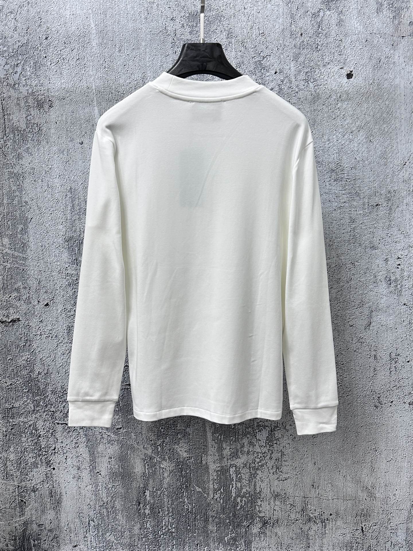 White long-sleeve T-shirt, plain back