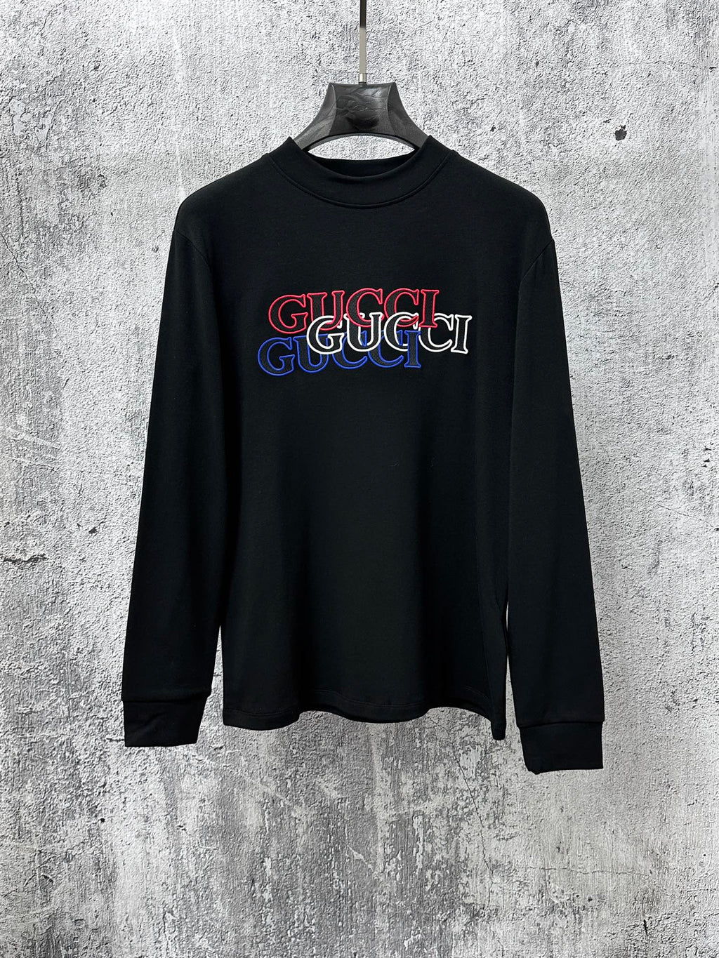 Black long-sleeve crewneck T-shirt with multicolor Gucci logo graphic