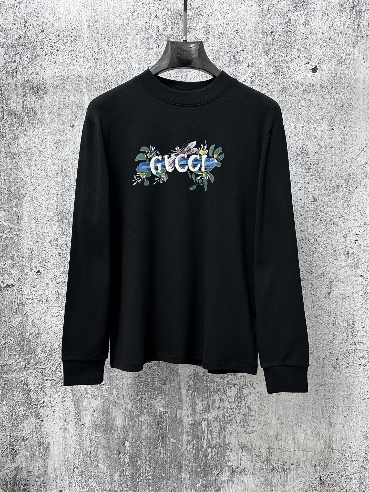 Black long-sleeve sweatshirt with Gucci floral chest logo