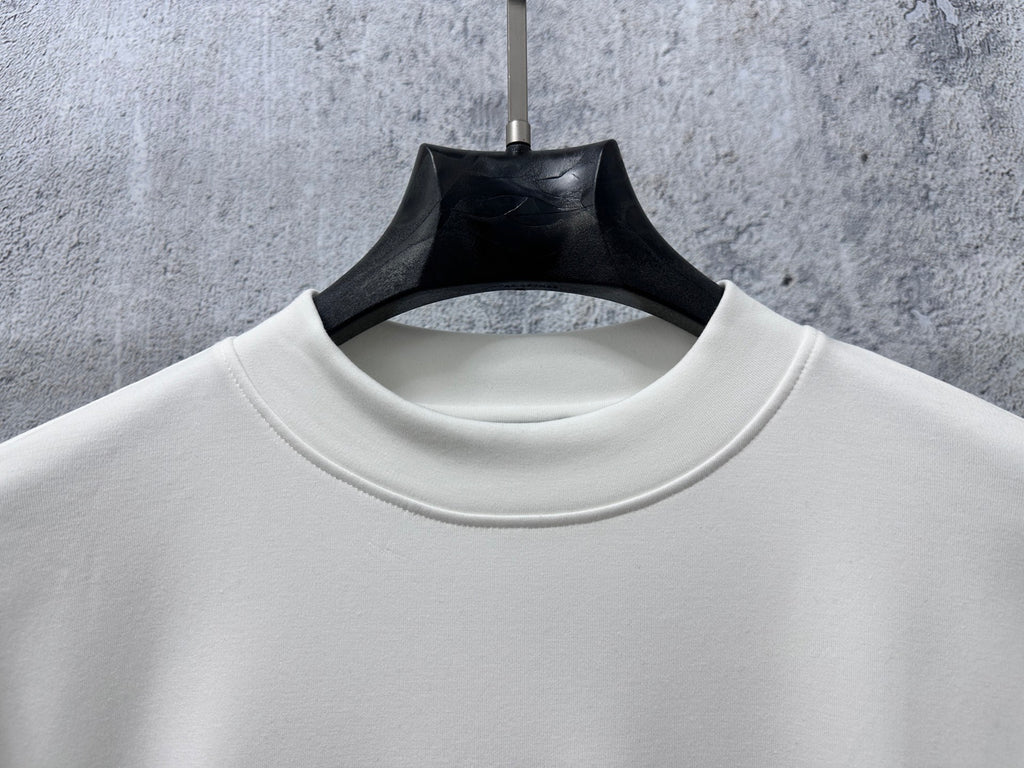 White long-sleeve sweatshirt with ribbed crew neck