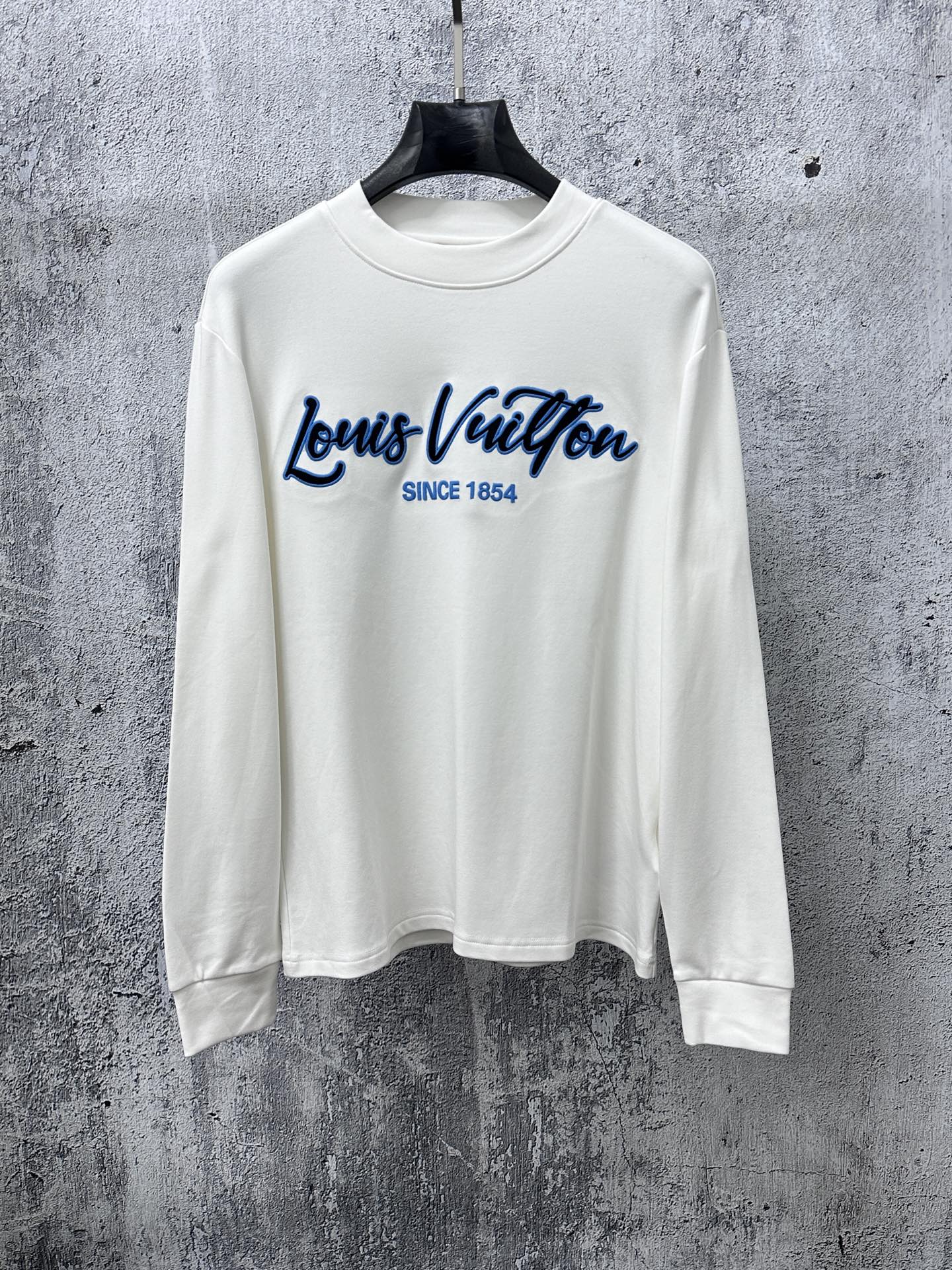 White Louis Vuitton long-sleeve T-shirt with blue logo and 'Since 1854' print