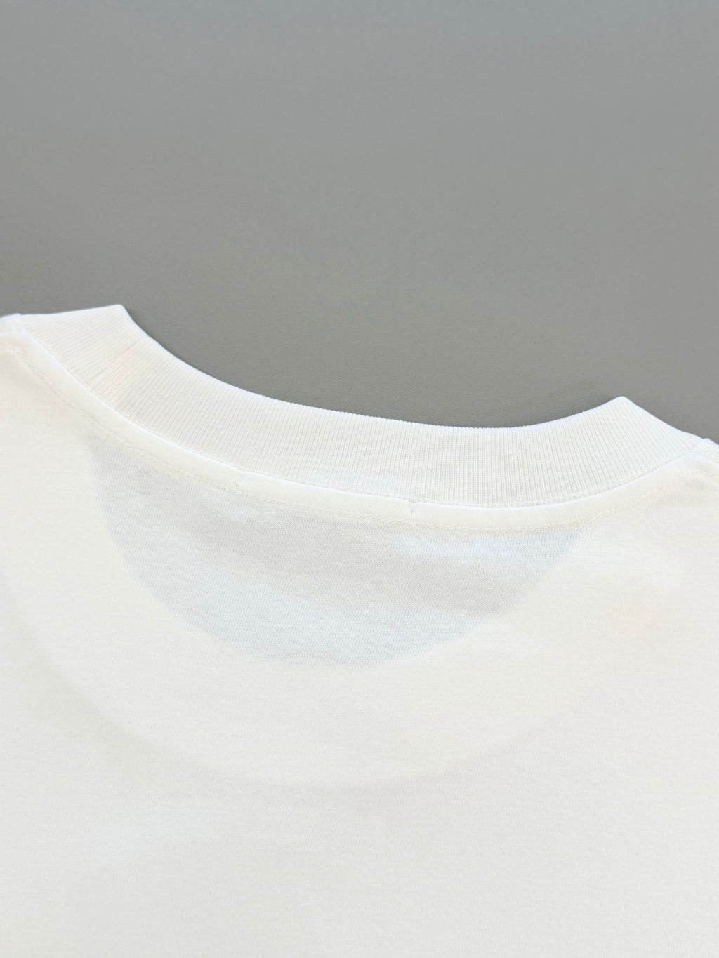 White crewneck T-shirt collar with ribbed neckline