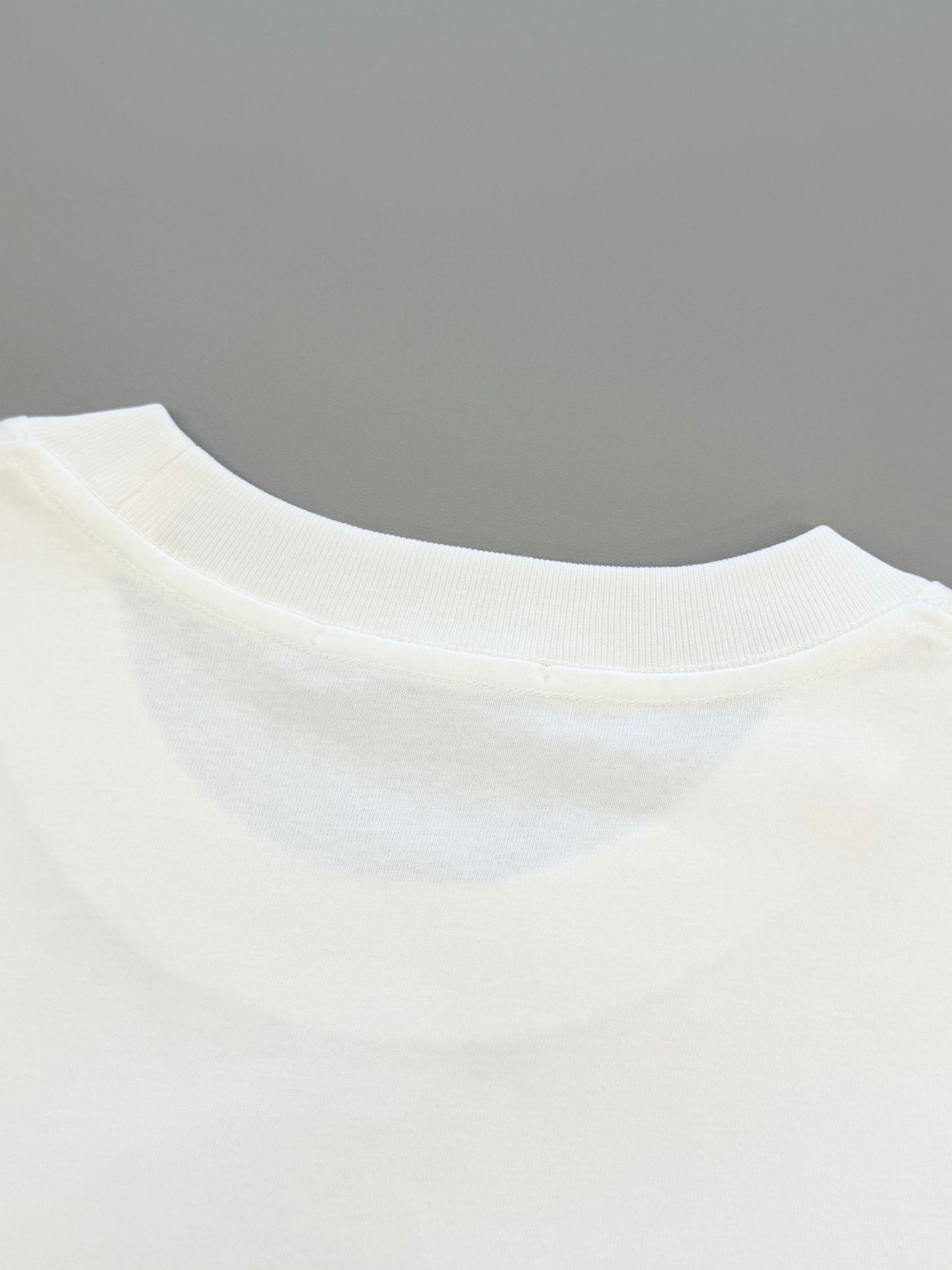 White crewneck T-shirt collar with ribbed neckline