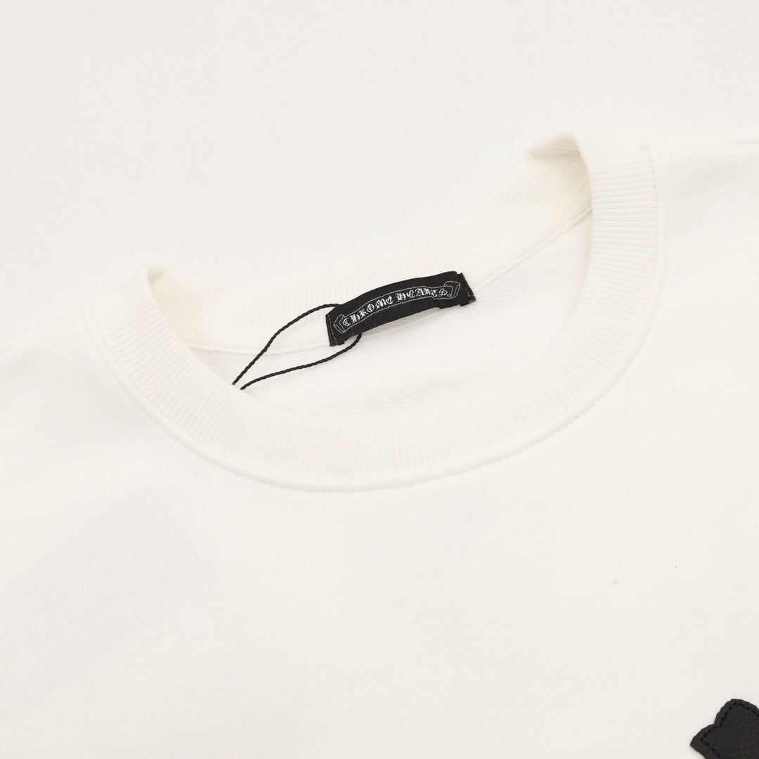 White sweatshirt crew neck with ribbed collar and inner neck label