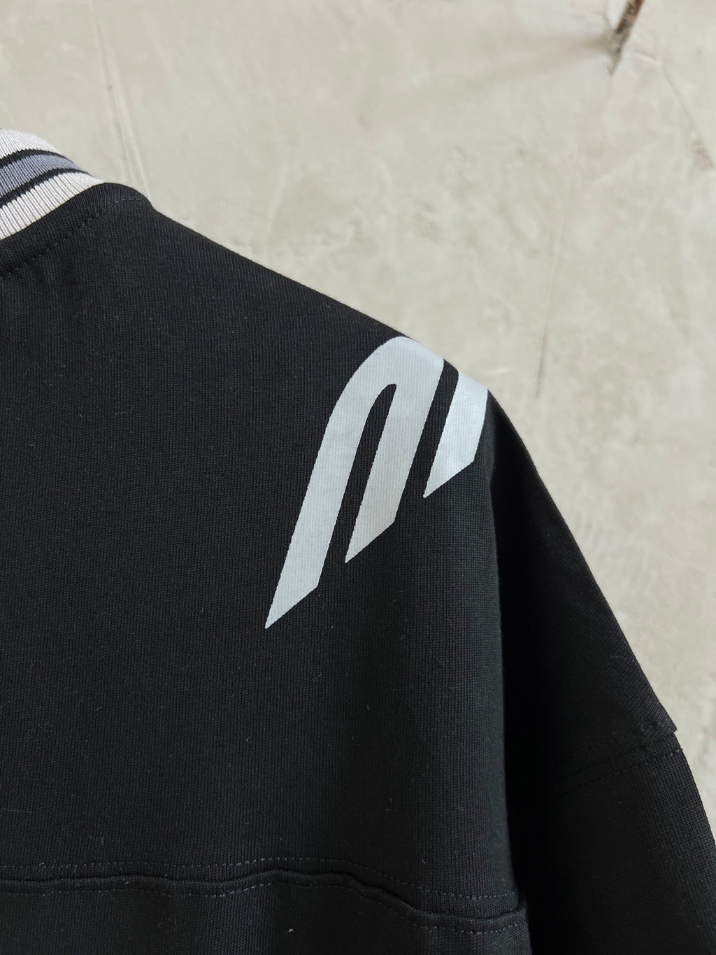 Balenciaga short-sleeve shirt sleeve with white logo graphic