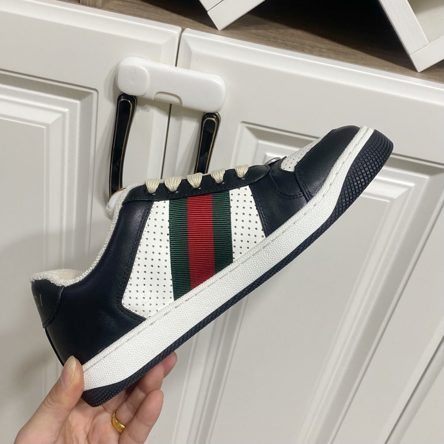 Gucci unisex sneakers side view in navy leather with white sole and multicolor stripe