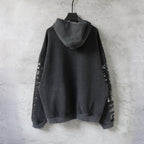 Black hooded sweatshirt, oversized fit, with hood and long sleeves.