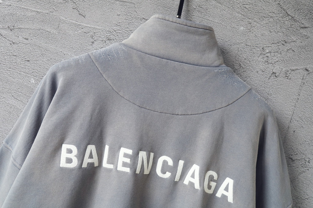 Zip-up sweatshirt collar with large BALENCIAGA lettering on upper back