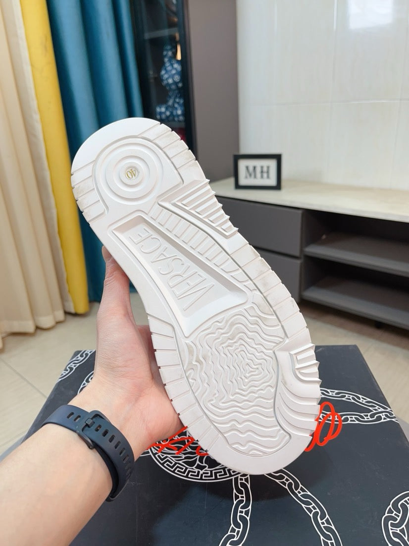 Versace white sneakers outsole tread, patterned rubber bottom