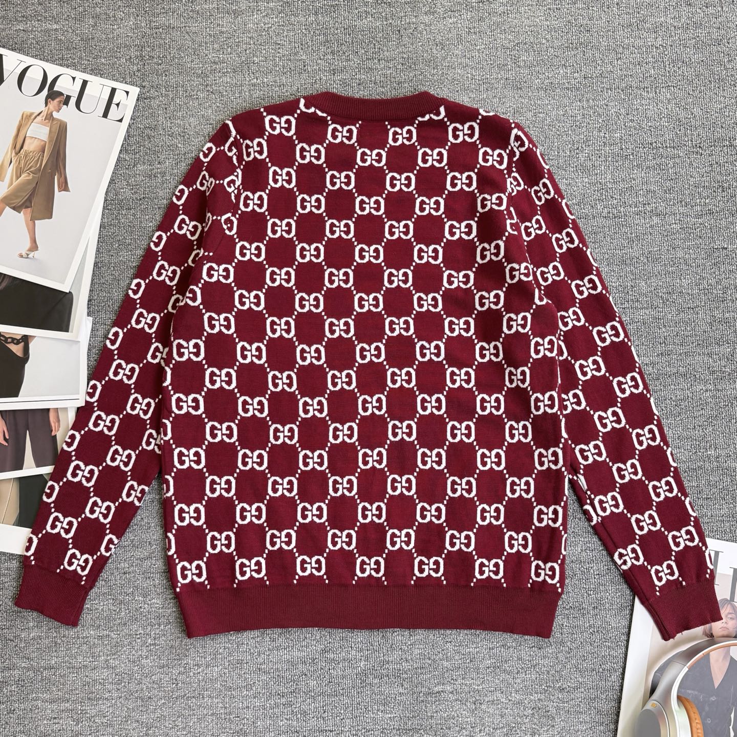 Burgundy long-sleeve Gucci sweater with GG diamond logo pattern and ribbed hem