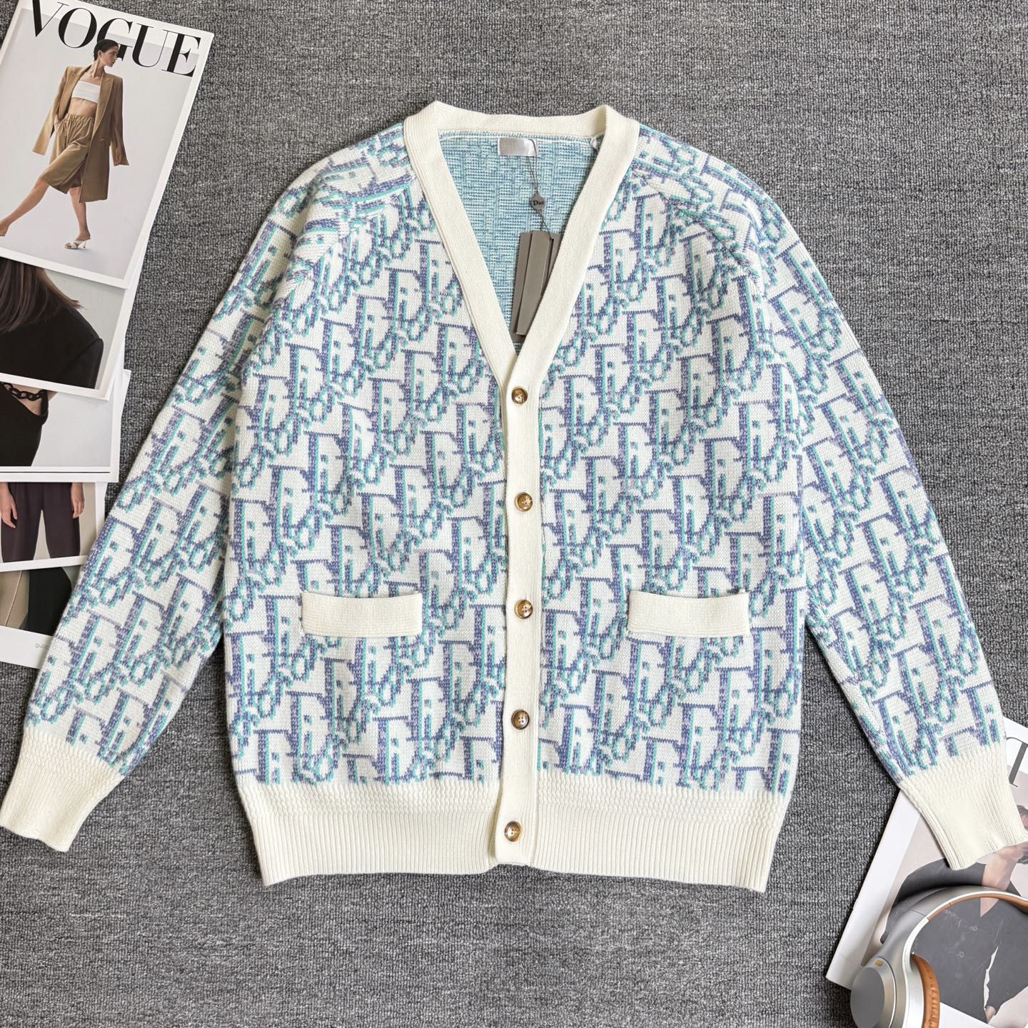 Long-sleeve knit cardigan with V-neck and button front, light blue and white patterned