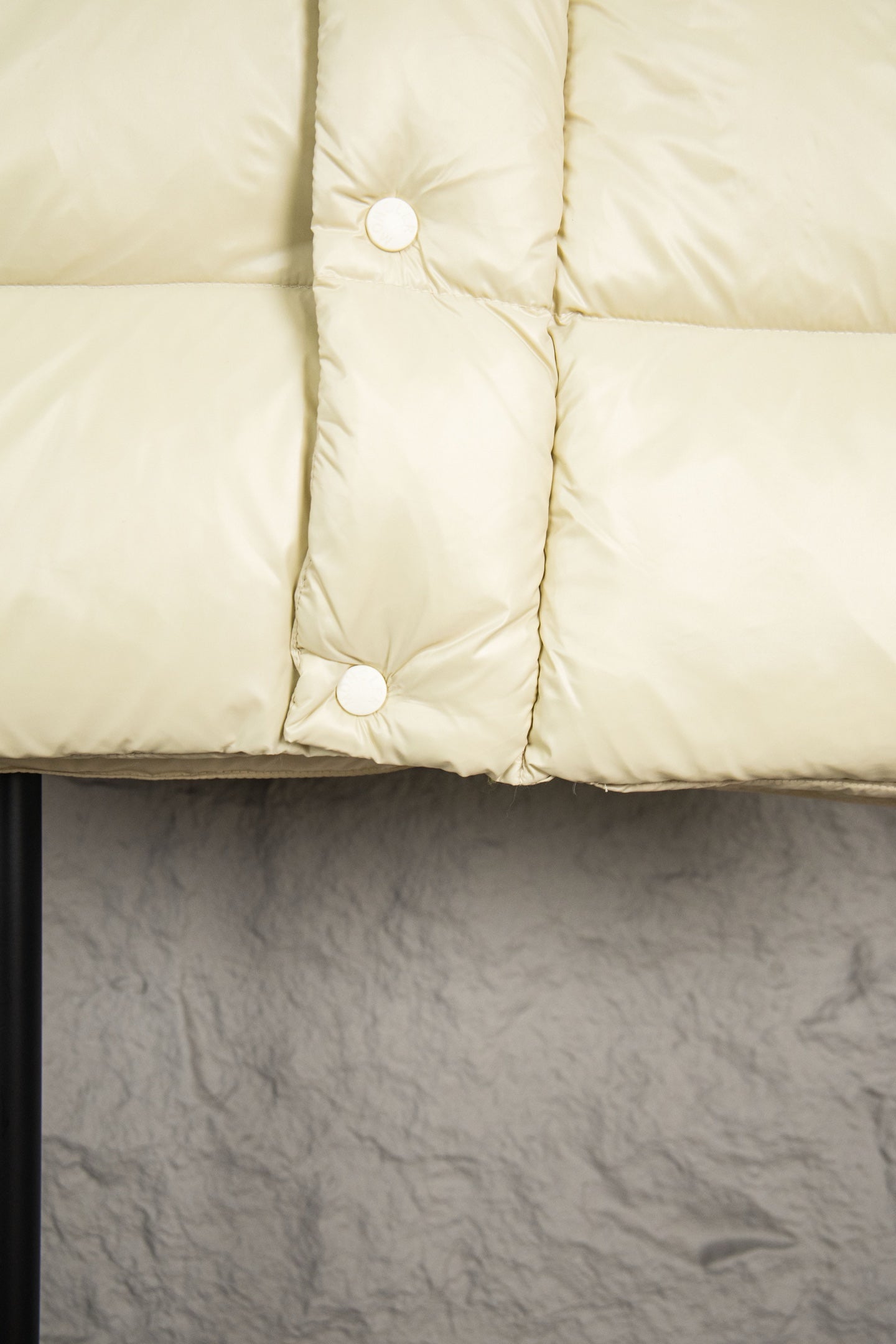 Long puffer jacket in light cream with quilted panels and snap buttons