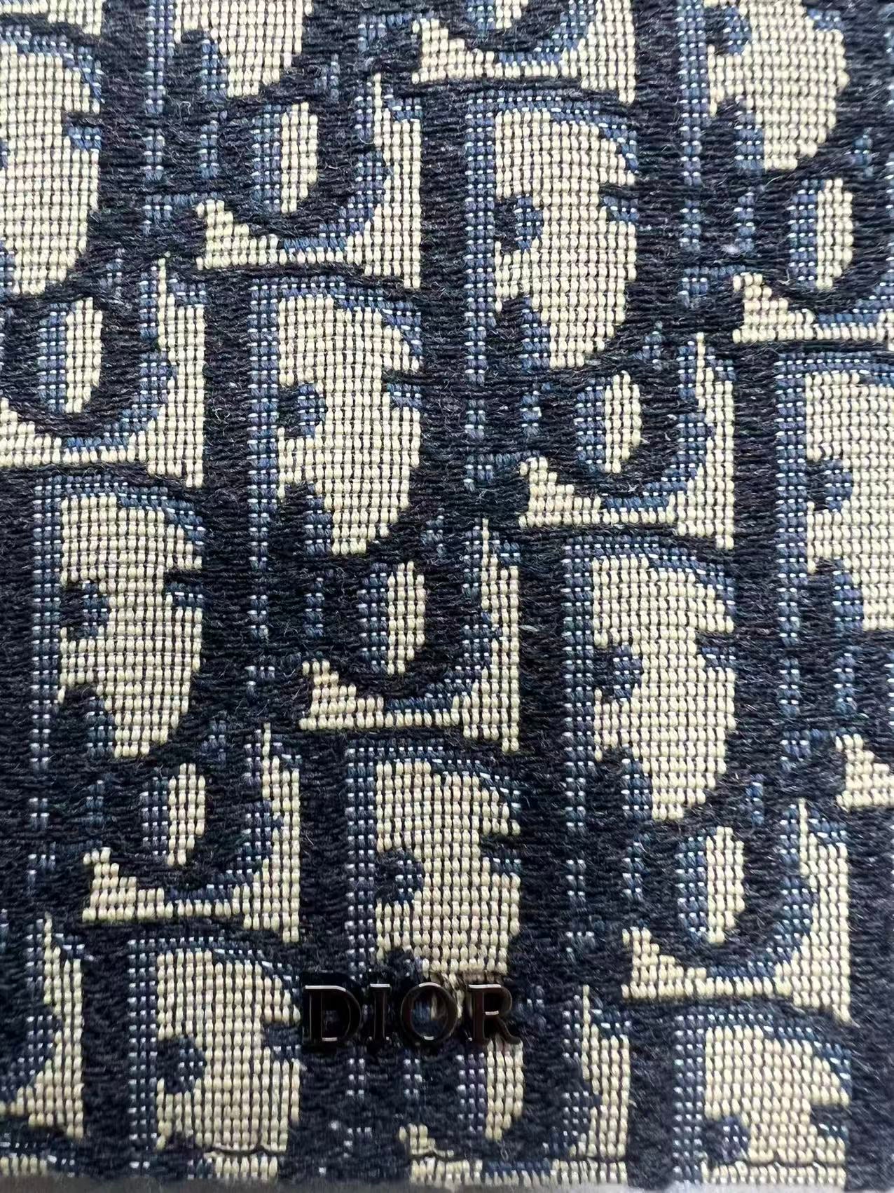 Small bag Dior monogram jacquard close-up in navy and cream with Dior lettering