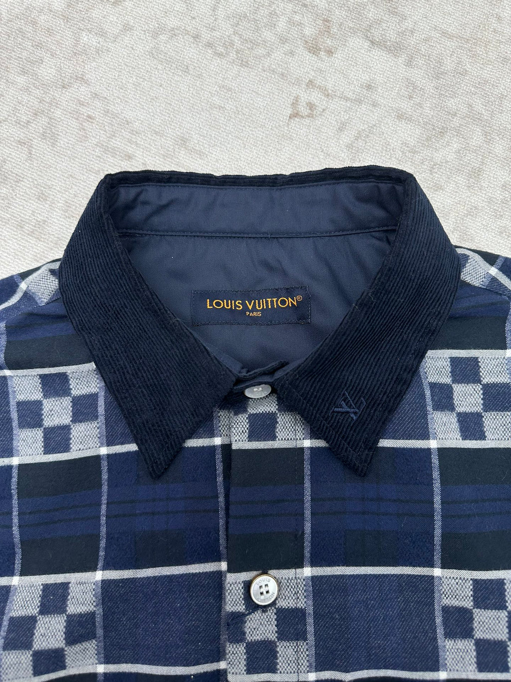 Louis Vuitton plaid shirt collar with button placket and check pattern