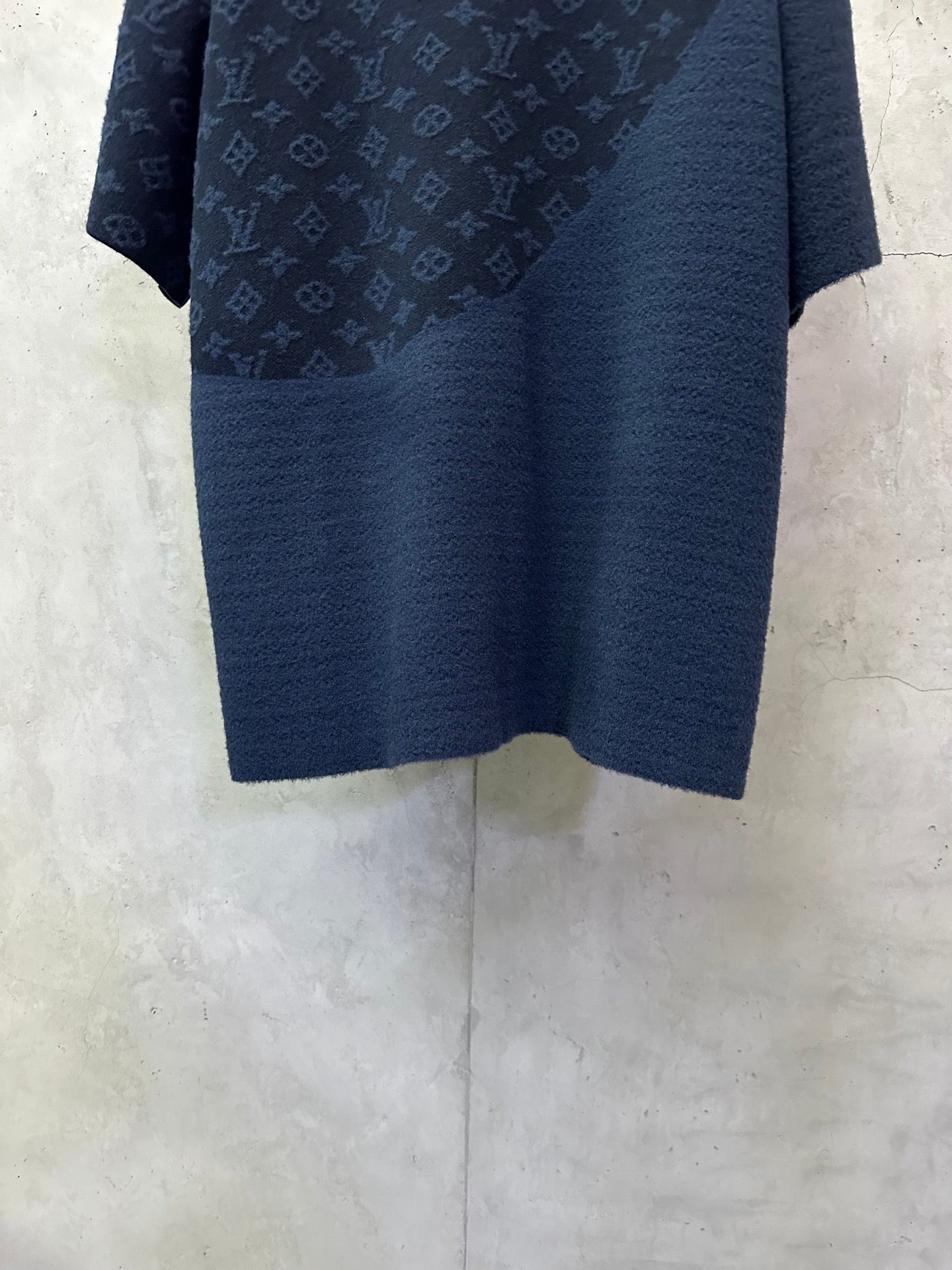 Louis Vuitton short-sleeve knit shirt, dark blue monogram pattern with ribbed hem