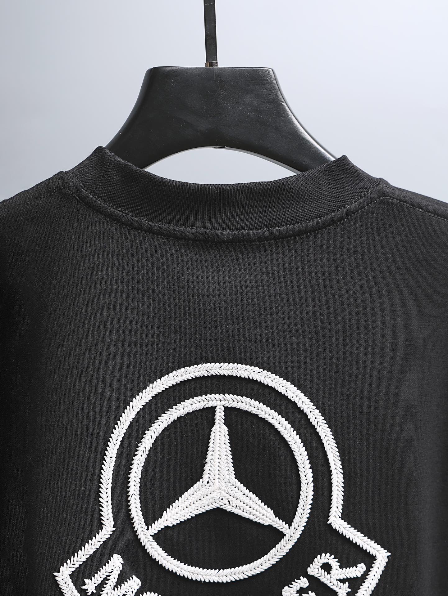 Moncler black short-sleeve T-shirt crew neck with large embroidered logo