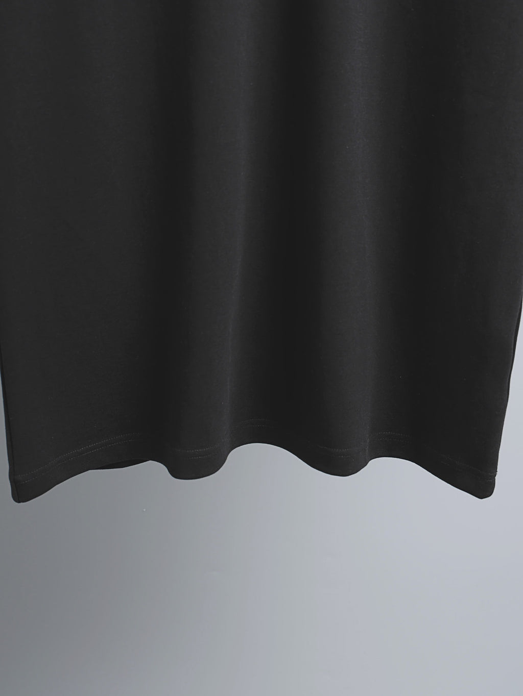 Moncler black short-sleeve T-shirt hem with slight curved drape
