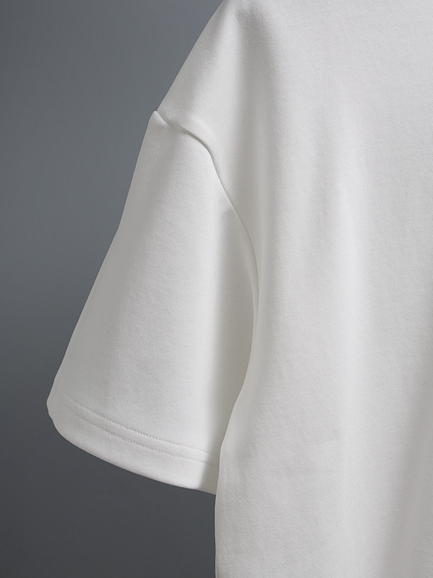 White short-sleeve T-shirt with smooth fabric and curved side seam