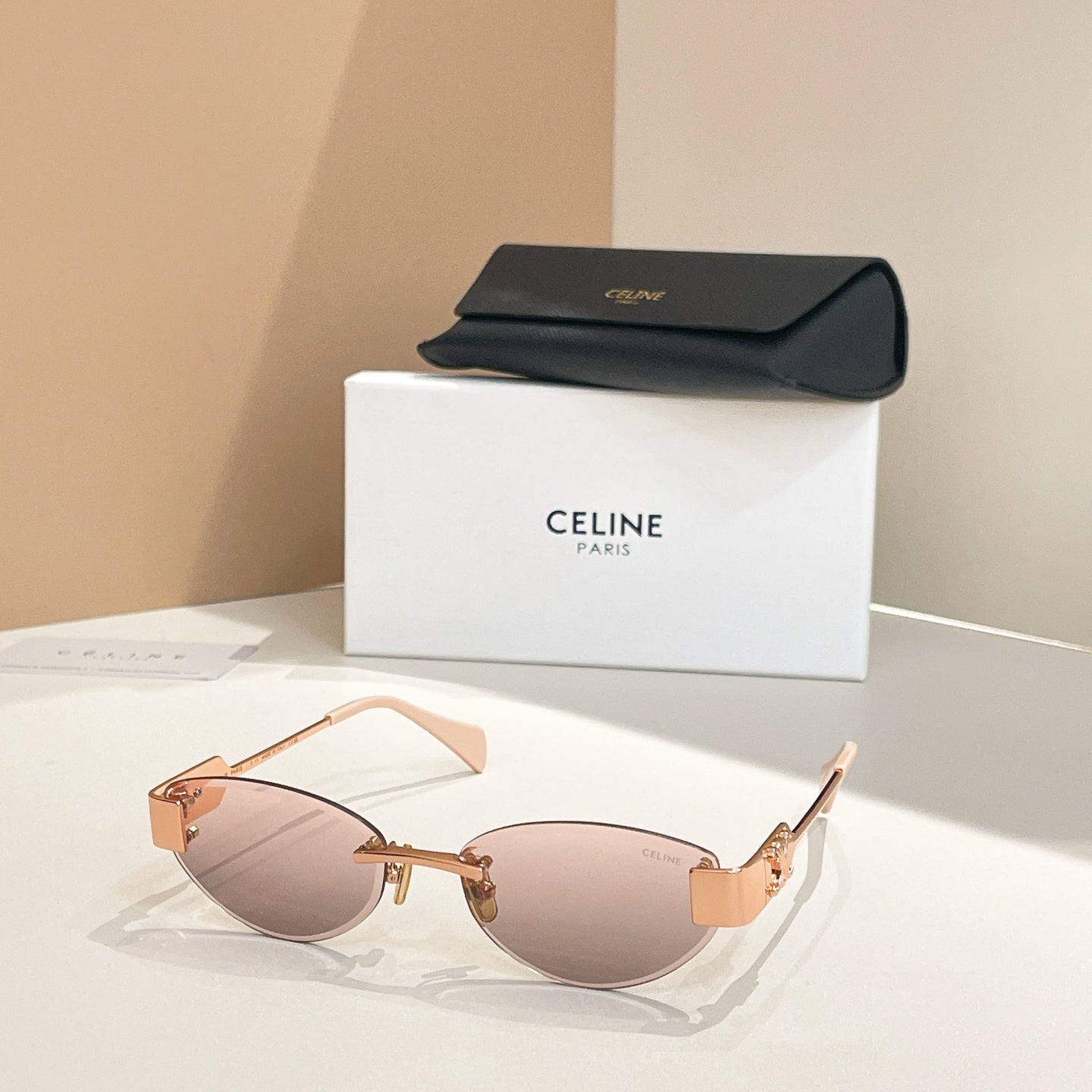Sunglasses with rose-gold frame and pink lenses with black case
