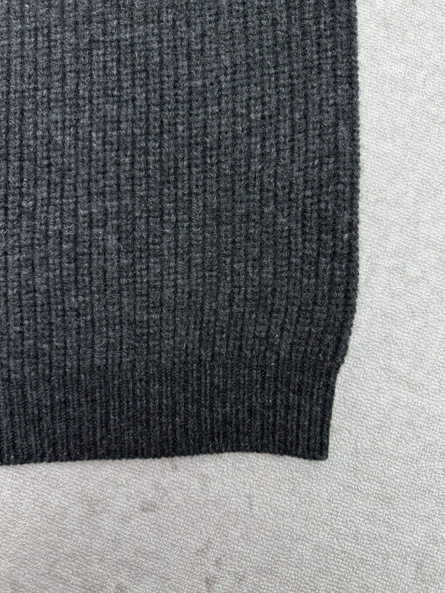 Gucci dark charcoal ribbed knit hem and side seam