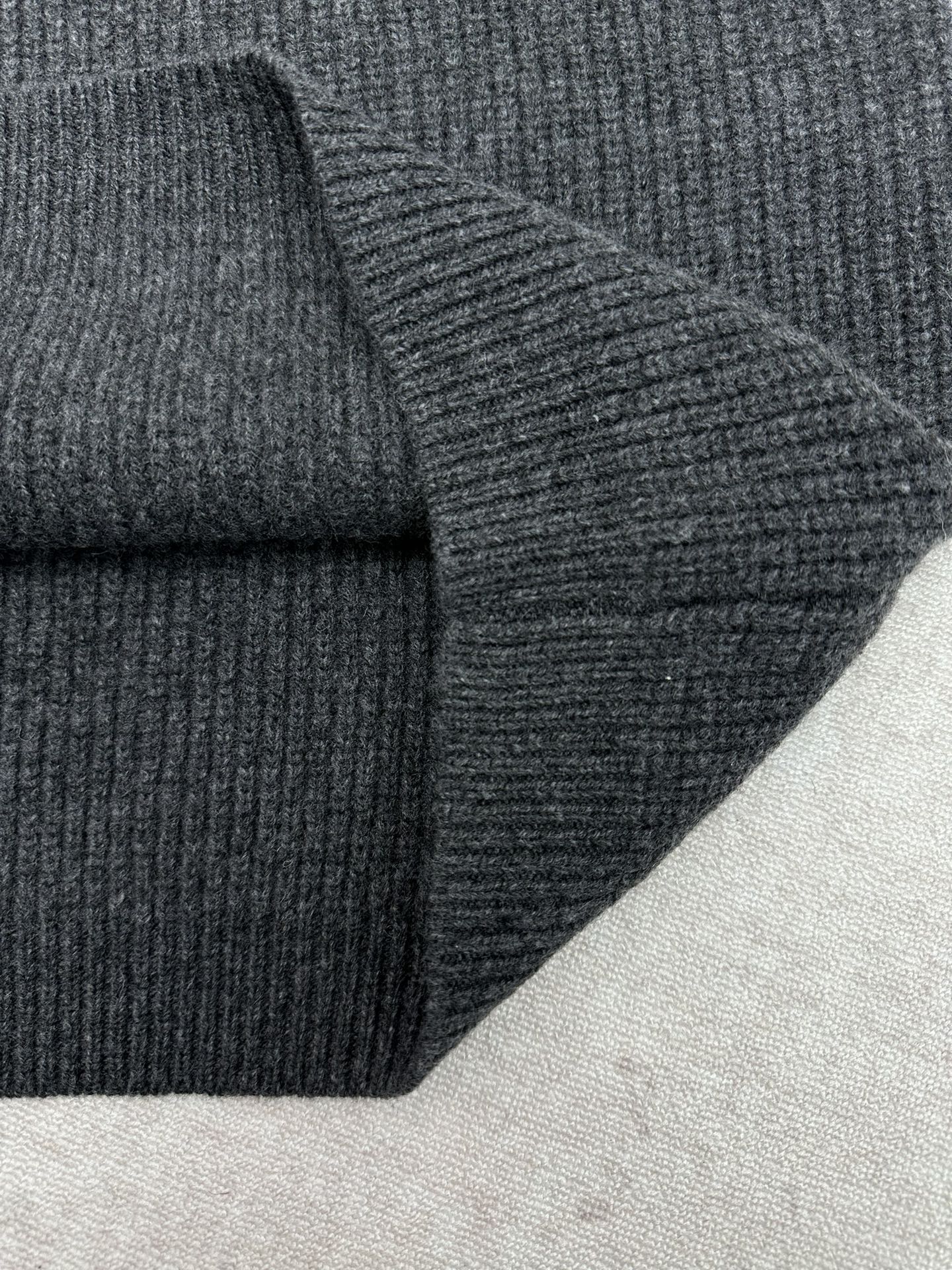 Gucci dark charcoal knit sleeve with ribbed cuff
