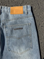 Light wash denim pants with back pocket and small logo label, button details