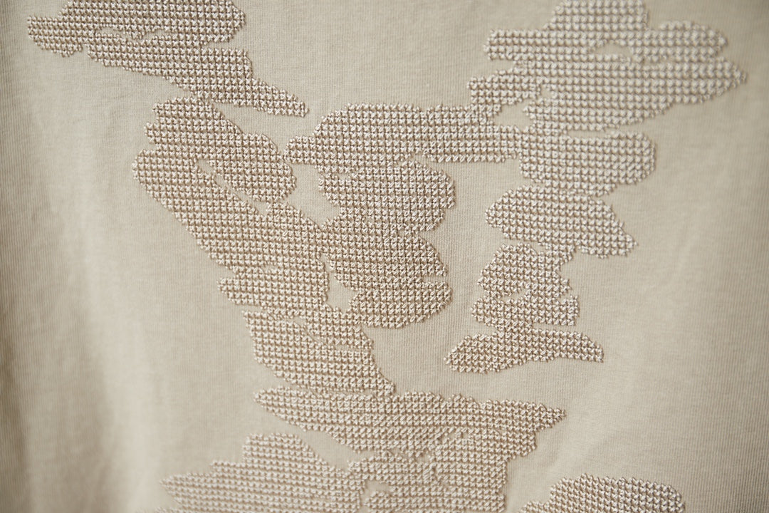 Beige Louis Vuitton T-shirt large rhinestone-style emblem graphic