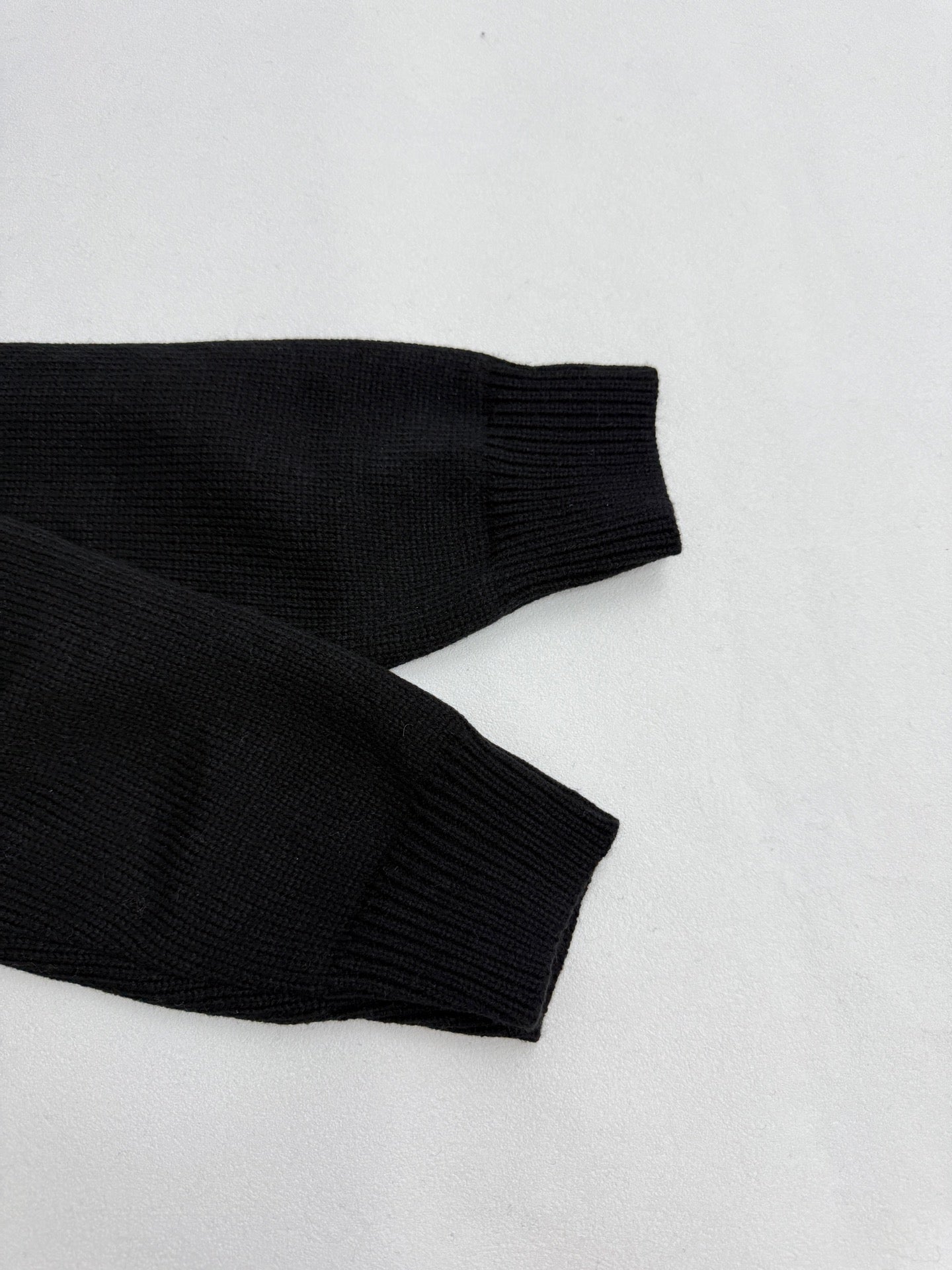 Dior black knit sweater sleeve end with ribbed cuff