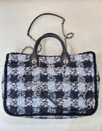 Chanel tote bag in blue and black tweed with black leather handles and chain strap