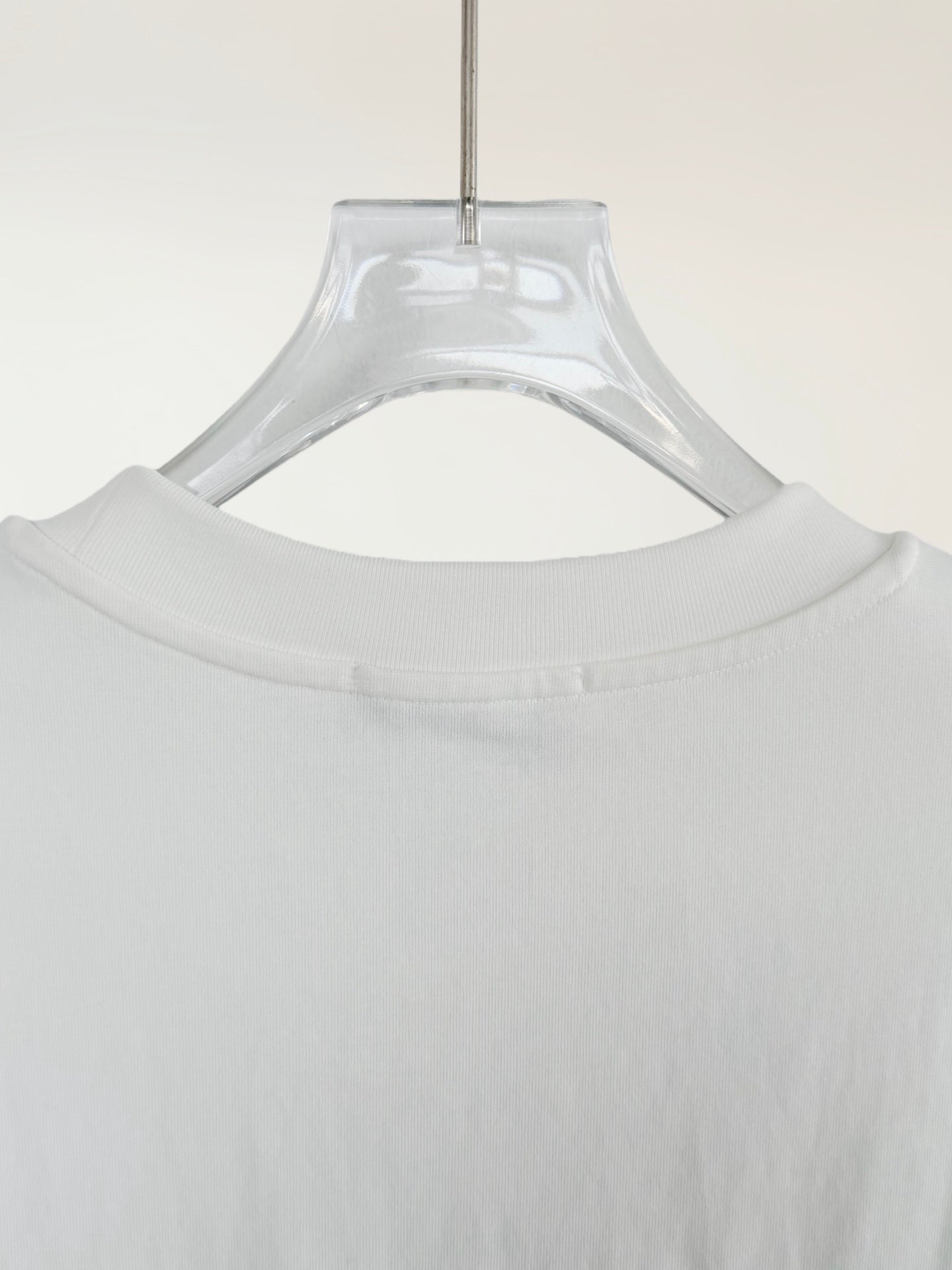 White crewneck T-shirt collar with ribbed neckline