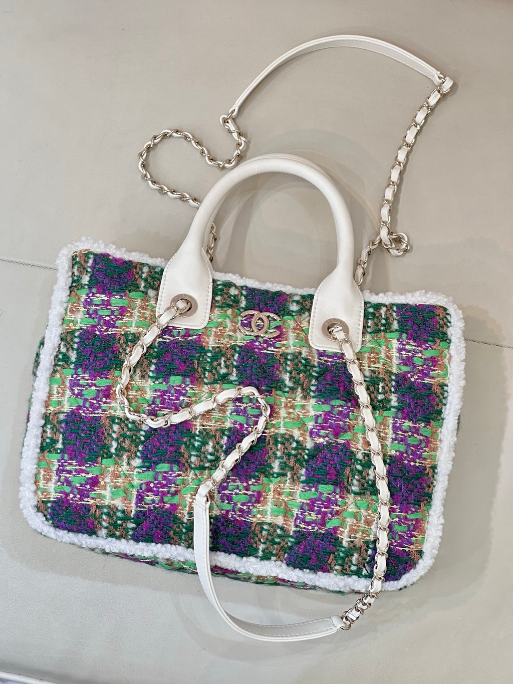 Chanel tweed handbag with white handles and silver chain strap, multicolor sparkly texture
