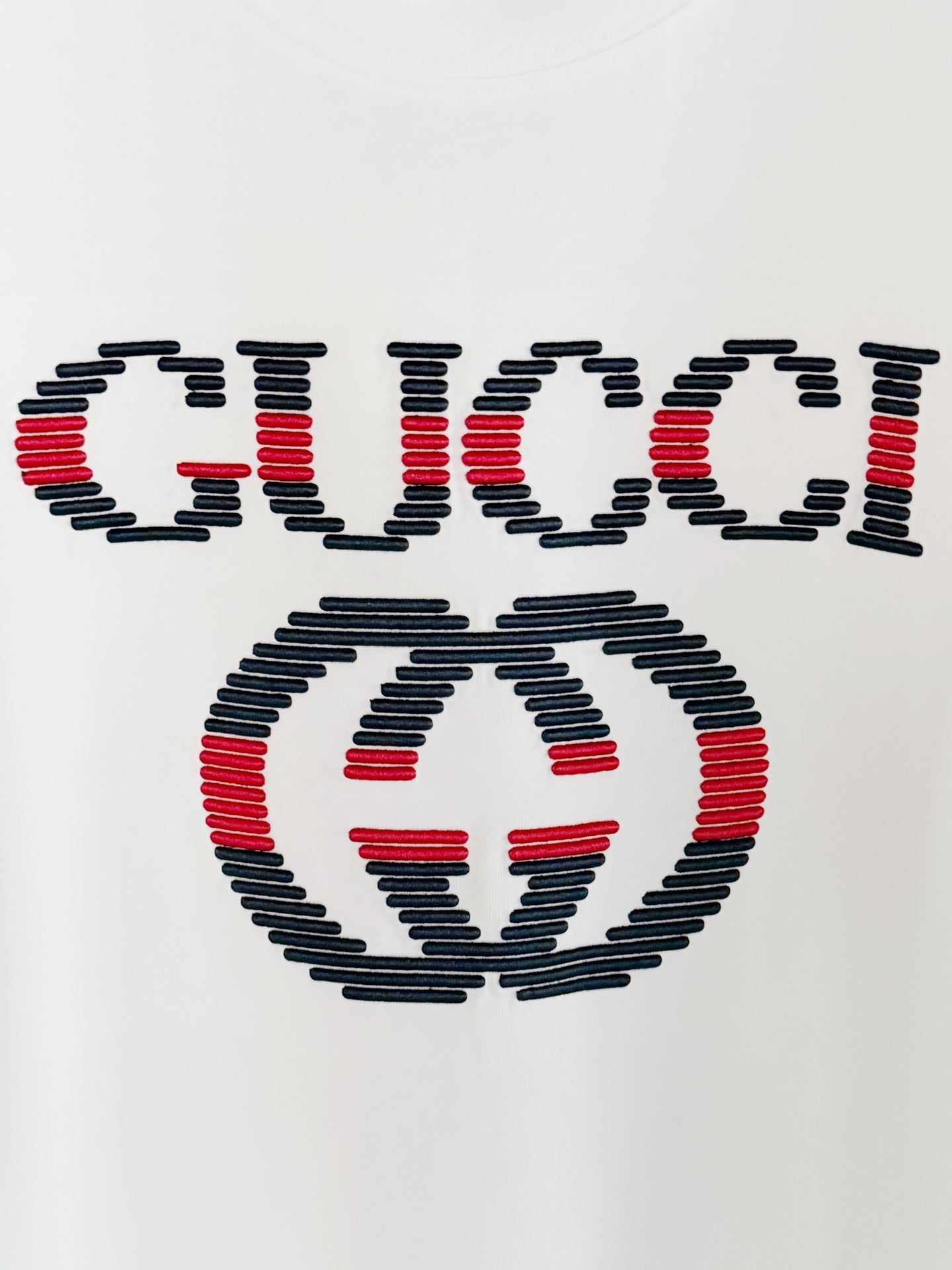 White T-shirt chest logo with stacked Gucci lettering
