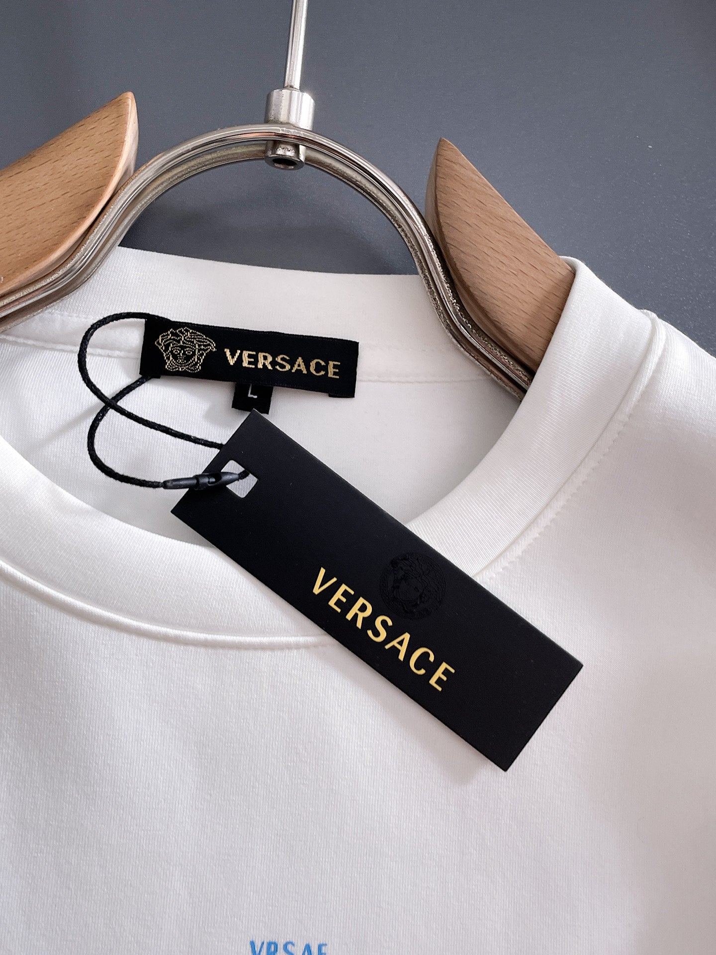 Versace white sweatshirt collar with hang tag and logo label