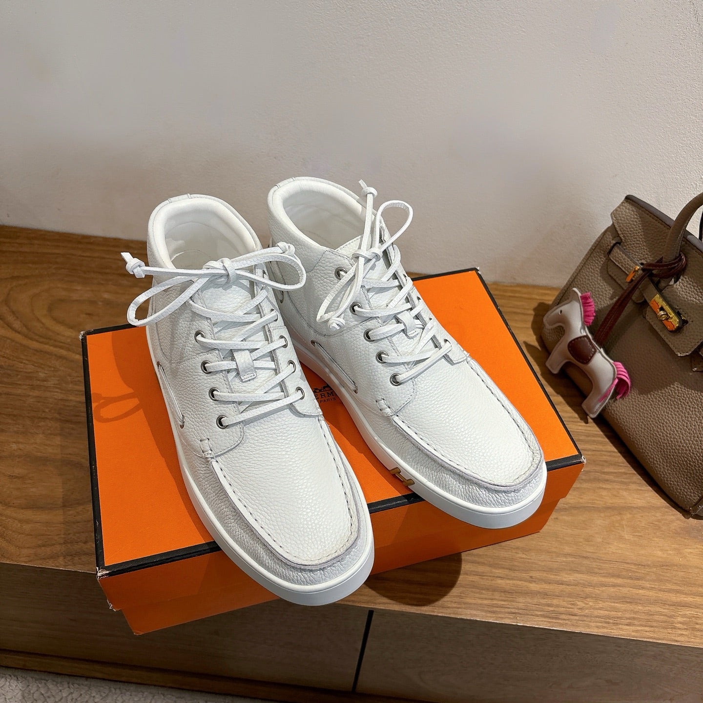 White lace-up sneakers, leather upper and gold H detail on side