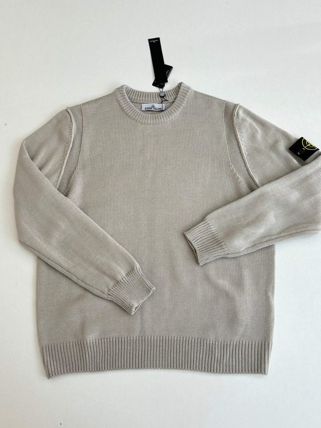 Light gray knit sweater with crew neck and ribbed hem, long sleeves