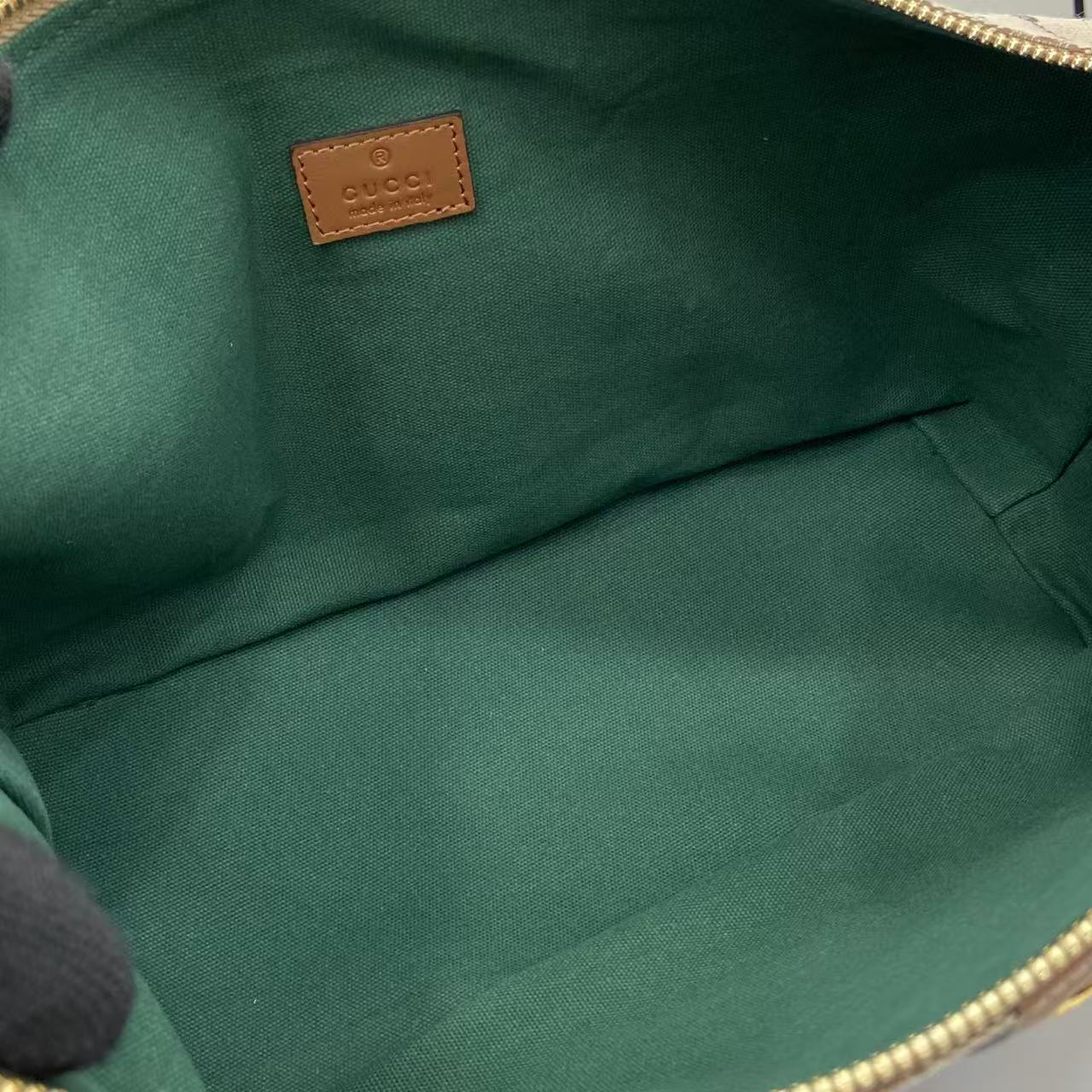 Gucci bag interior lining in green fabric with small leather brand label