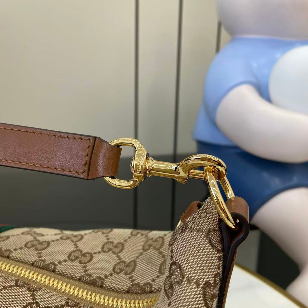 Gucci bag shoulder strap and gold-tone hardware with zipper pull, brown