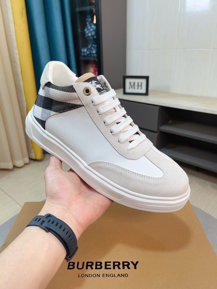 White sneakers with plaid heel panel and lace-up, thick white sole