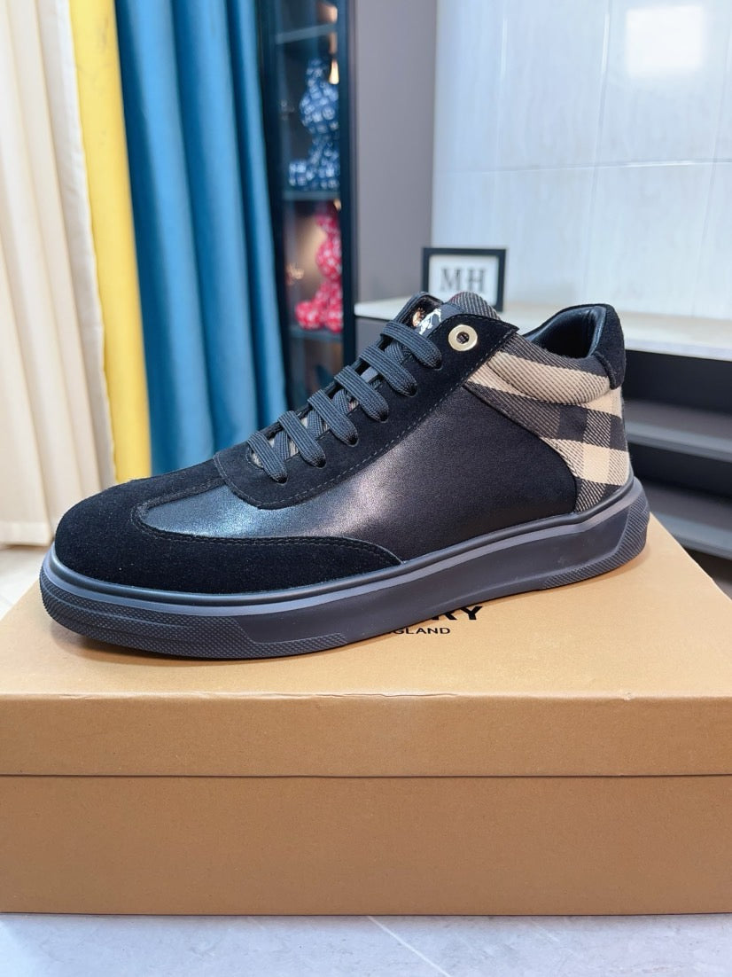 Burberry low-top sneakers in dark blue, lace-up with light check panel