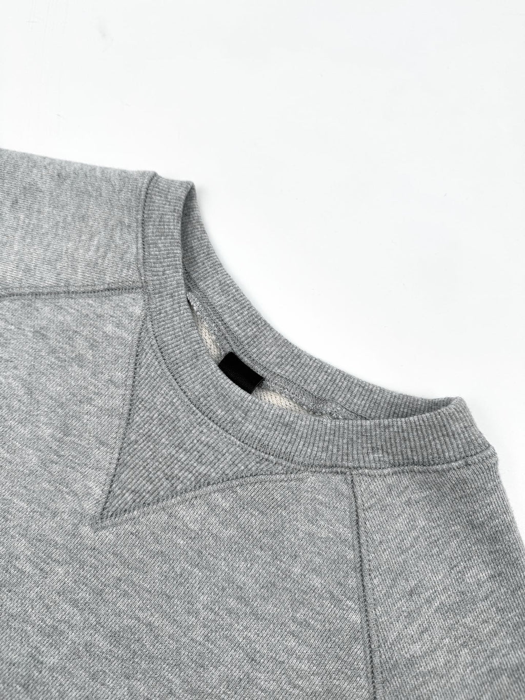 Heather gray sweatshirt crew neck with ribbed collar and inner neck label