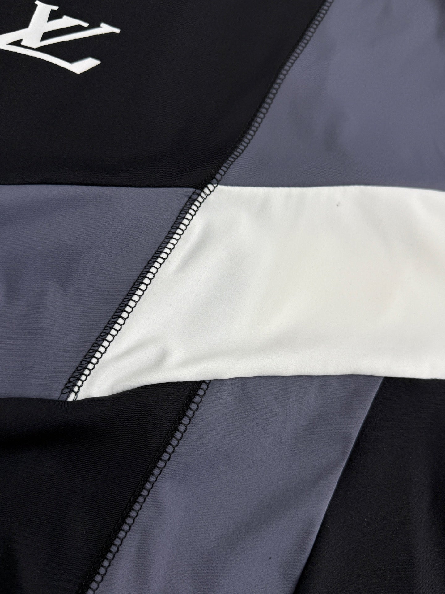 Louis Vuitton short-sleeve T-shirt side panel with stitched trim and blue/white color blocks