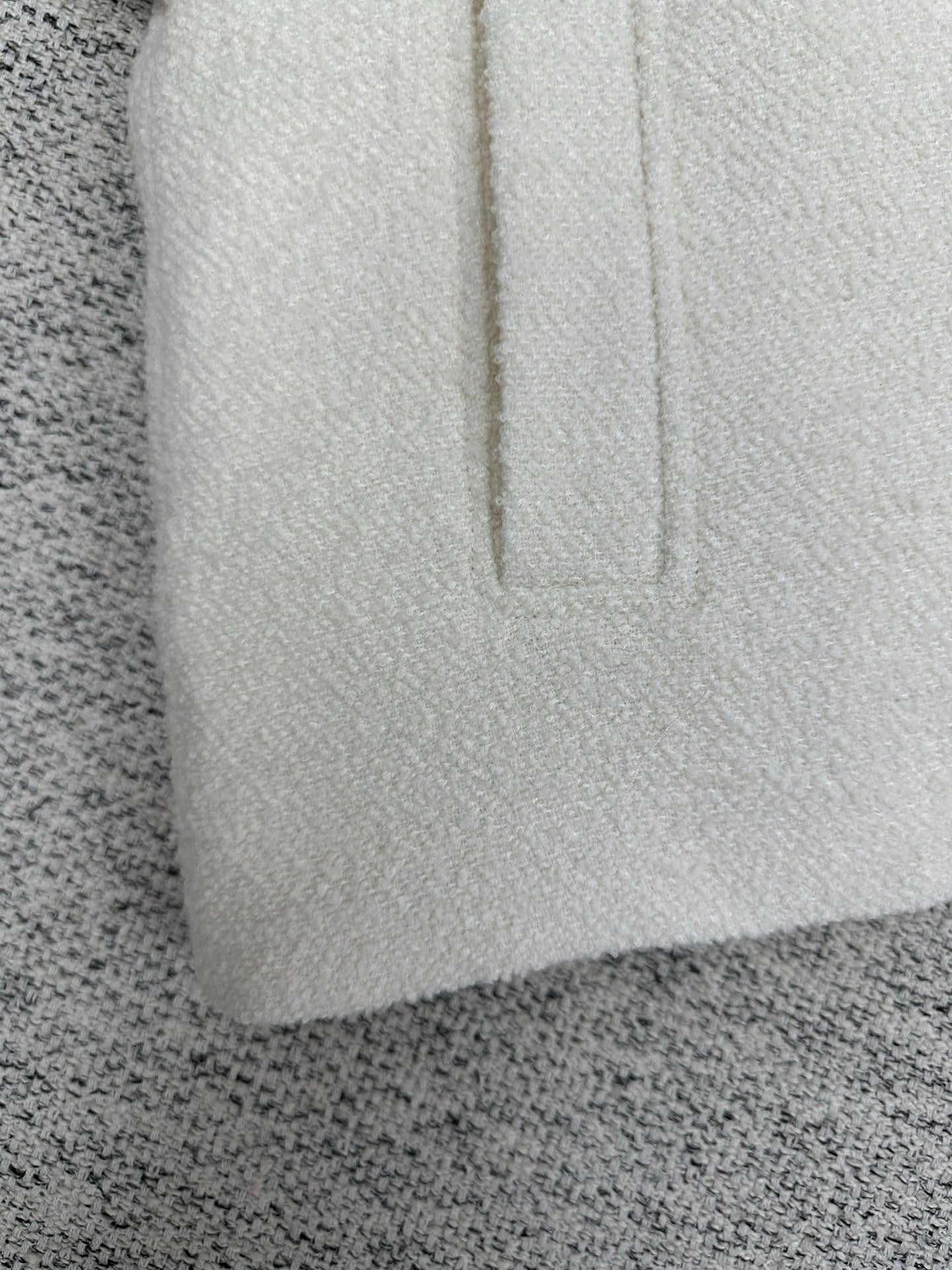 Off-white hoodie hem with zipper seam detail