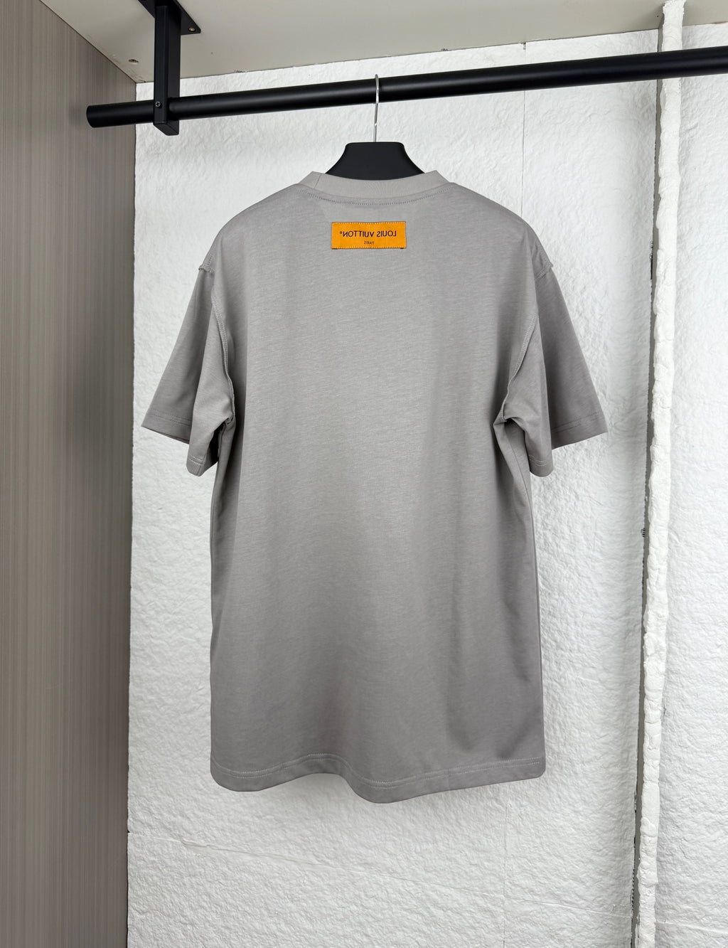Light gray short-sleeve T-shirt, back view with orange size label